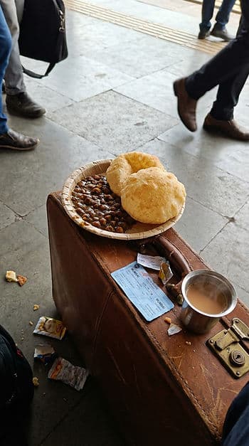 Chole Bhature מושלם: המתכון המדויק לצ'ולה עשיר ולחם שמתנפח (טכניקה לפני מזל)